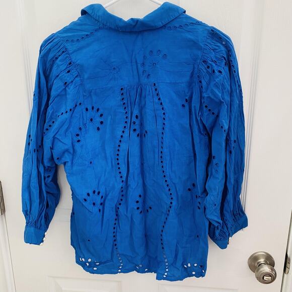 Forever That Girl Shirt Womens Small Linen Blue Eyelet Lace Embroidered Pearl - Picture 5 of 5